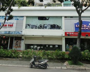 Shop for rent district 7