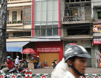 Rental shops Ben Thanh market