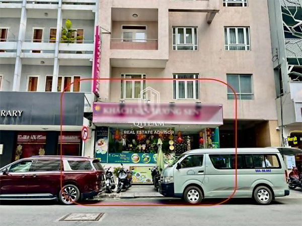 Restaurant for rent Mac Thi Buoi