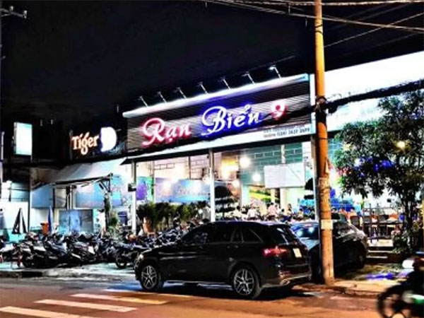 Restaurant for rent district 7