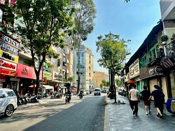 Shop for rent Huynh Thuc Khang