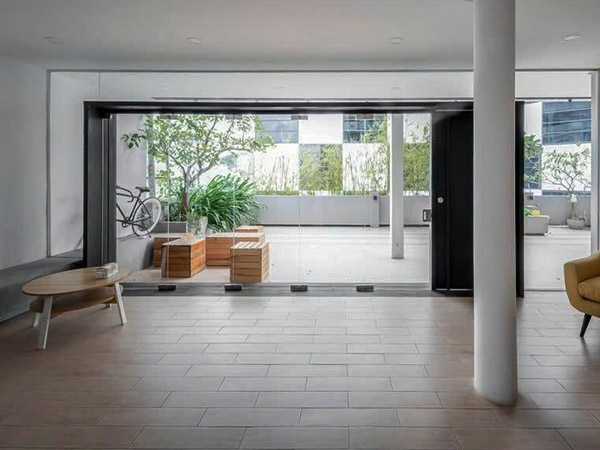 Retail space for rent district 1