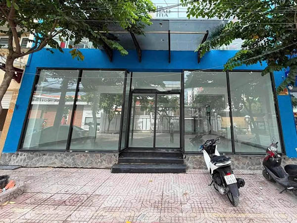 Shop for lease district 7