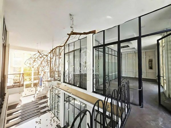 Commercial property for rent district 1
